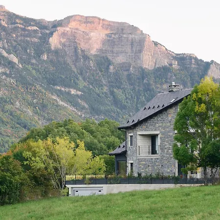 Casa De La Paz En El Valle De Tena Farma *