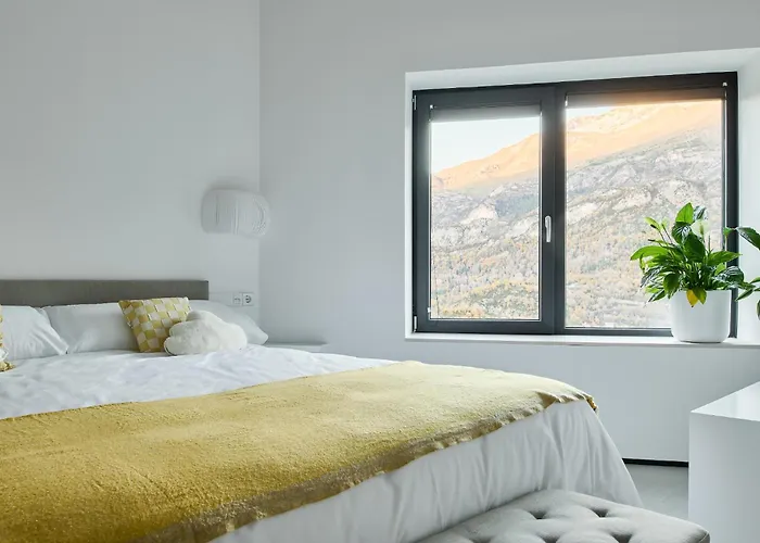 Casa De La Paz En El Valle De Tena *