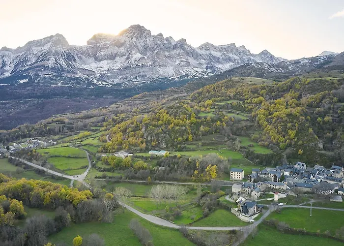 Casa De La Paz En El Valle De Tena Alloggio per agriturismo *