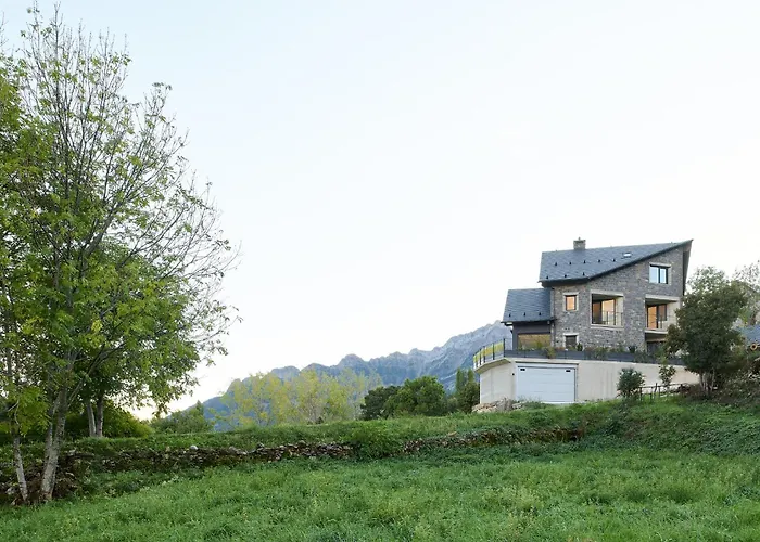 Casa De La Paz En El Valle De Tena Sandiniés